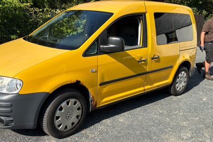 VW Caddy 206.000 km 1.950 &euro; Astfeld 38685