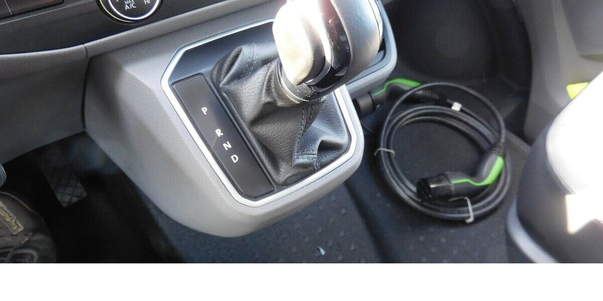 VW T6.1 Transporter 1 Abt e- Lang DSG 4-Gang Klima 13.800 km 15.990 &euro; Vordorf 38533