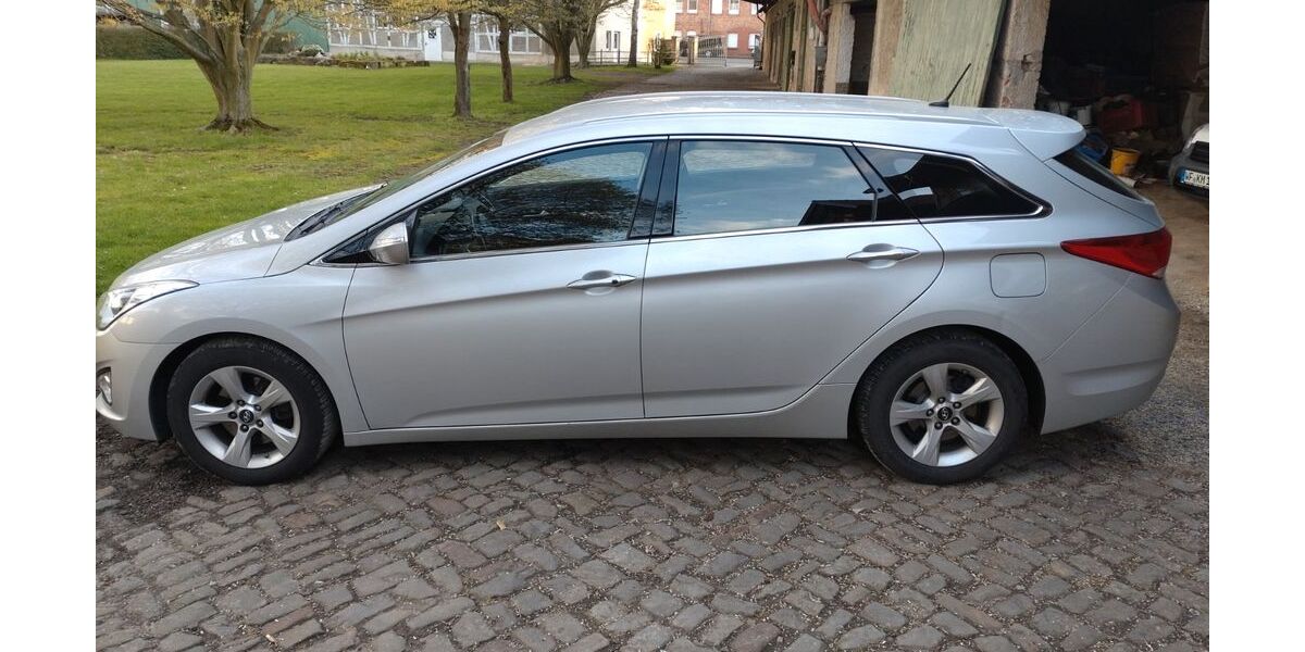 Hyundai i40 117.000 km 8.700 &euro; Dahlum 38170