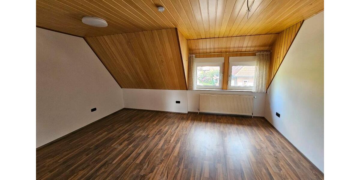 Einfamilienhaus Hillerse - 8 Zimmer, 220 m&sup2;, 1.400&euro; | Angebot:26635930
