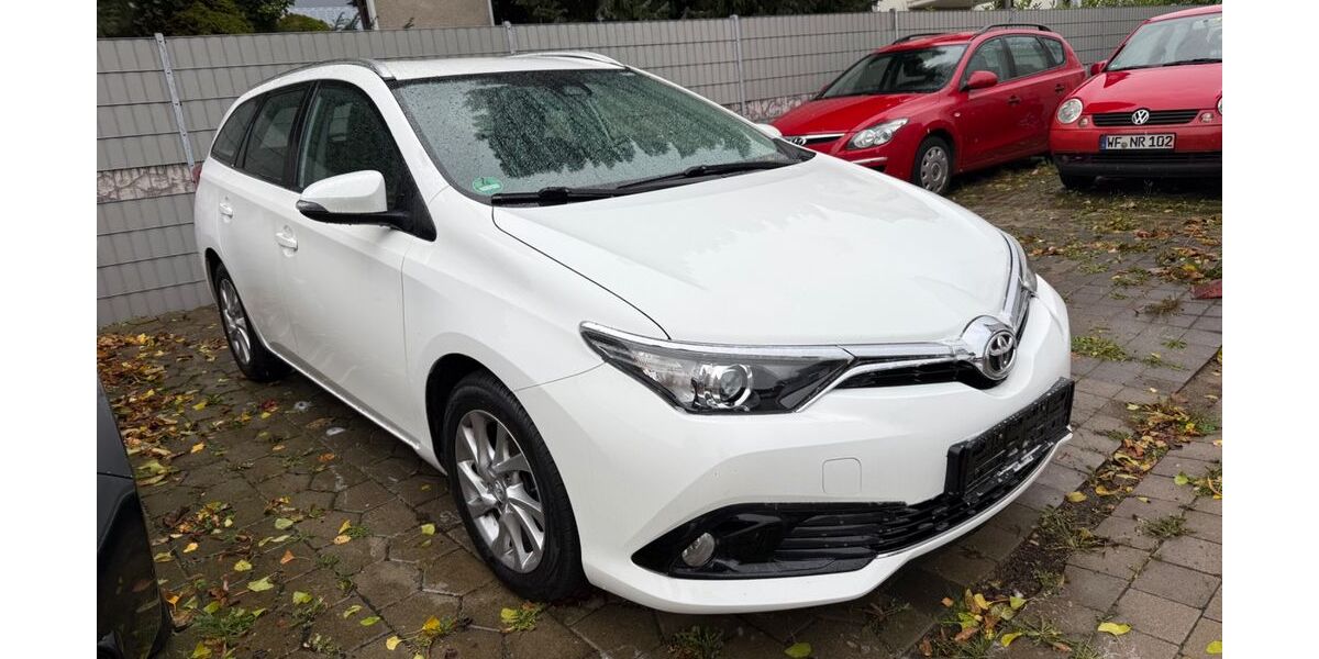 Toyota Auris 117.000 km 10.800 &euro; Wolfenbüttel (Halchter) 38304