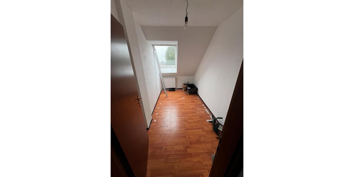 Dachgeschoßwohnung Salzgitter Ortschaft Nord - 8 Zimmer, 130 m&sup2;, 1.100&euro; | Angebot:26536399
