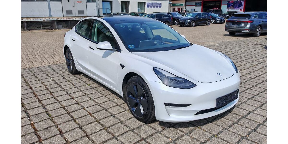 Tesla Model 3 103.224 km 25.970 &euro; Braunschweig 38112
