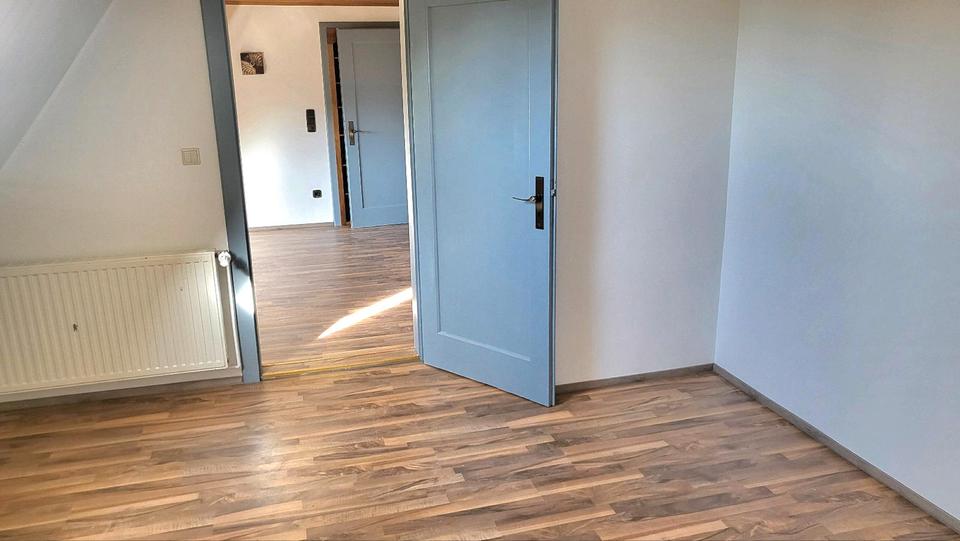 Einfamilienhaus Hillerse - 8 Zimmer, 220 m&sup2;, 1.400&euro; | Angebot:26523117