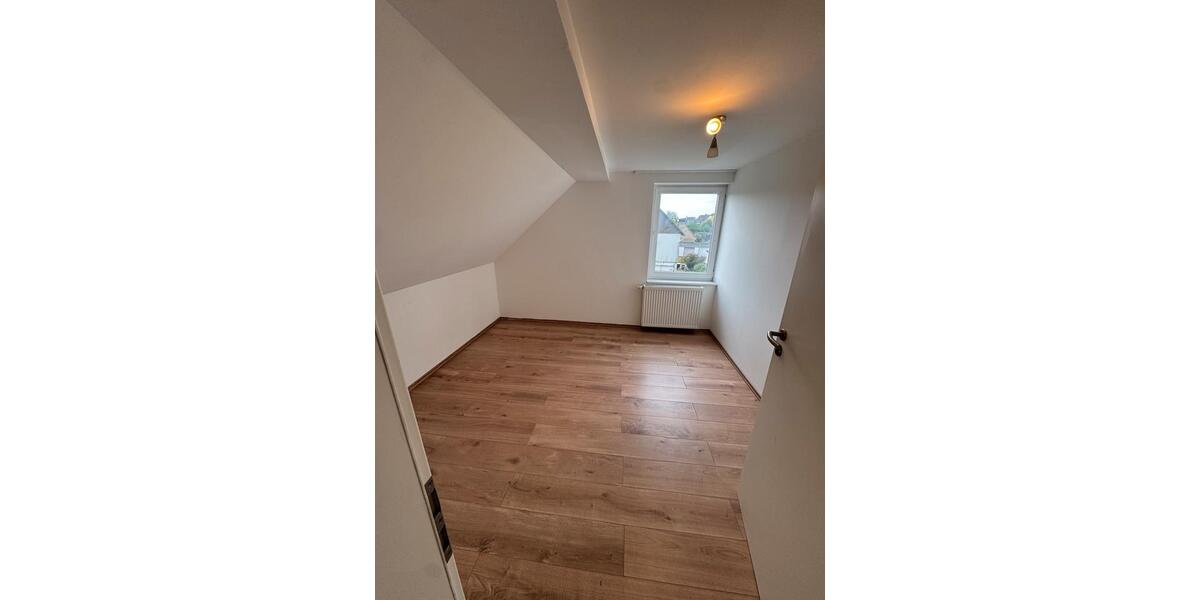 Dachgeschoßwohnung Salzgitter Ortschaft Ost - 2.5 Zimmer, 70 m&sup2;, 600&euro; | Angebot:26419487