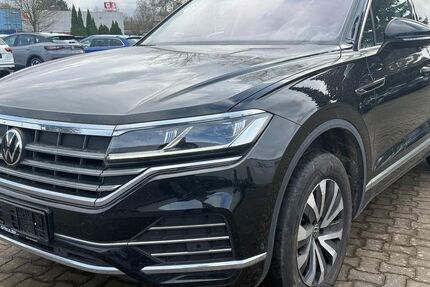 VW Touareg 141.864 km 32.990 &euro; Braunschweig 38122