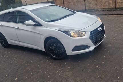 Hyundai i40 53.000 km 14.100 &euro; Braunschweig 38120