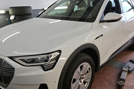 Audi e-tron 52.080 km 25.990 &euro; Braunschweig 38122