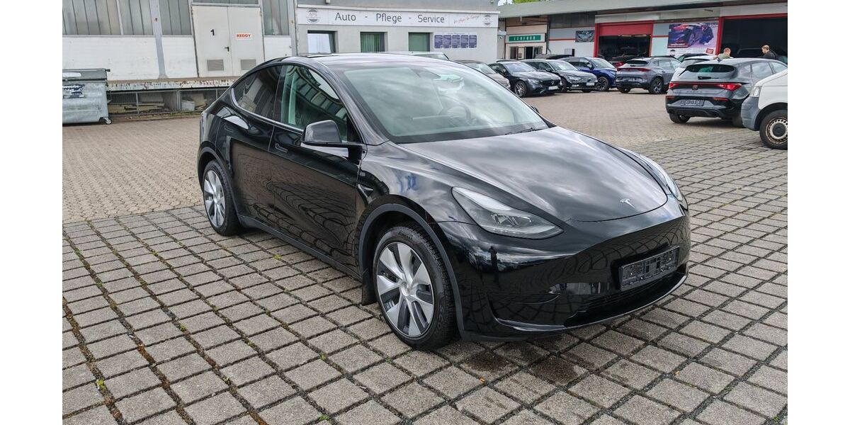 Tesla Model Y 80.566 km 33.470 &euro; Braunschweig 38112