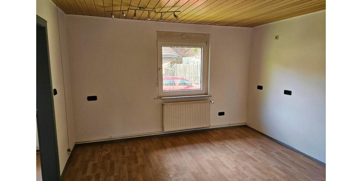 Einfamilienhaus Hillerse - 8 Zimmer, 220 m&sup2;, 1.400&euro; | Angebot:26635930