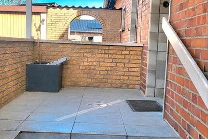 Haus Hillerse - 8 Zimmer, 220 m&sup2;, 1.500&euro; | Angebot:26047172