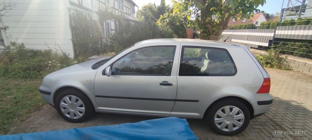 VW Golf 140.230 km 999 &euro; salzgitter 38226