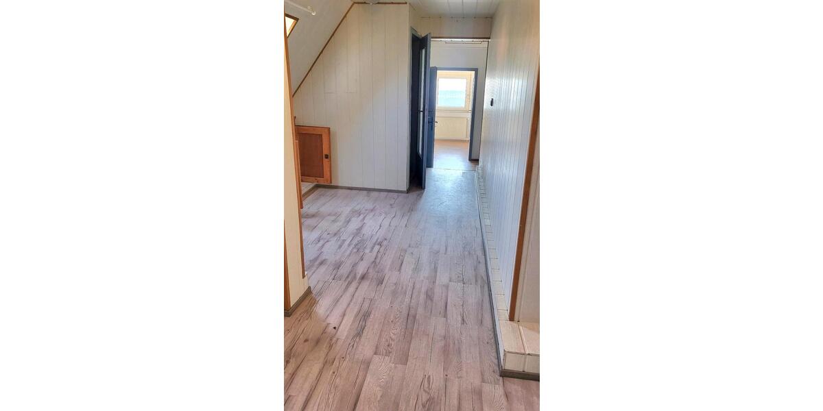 Einfamilienhaus Hillerse - 8 Zimmer, 220 m&sup2;, 1.400&euro; | Angebot:26523117
