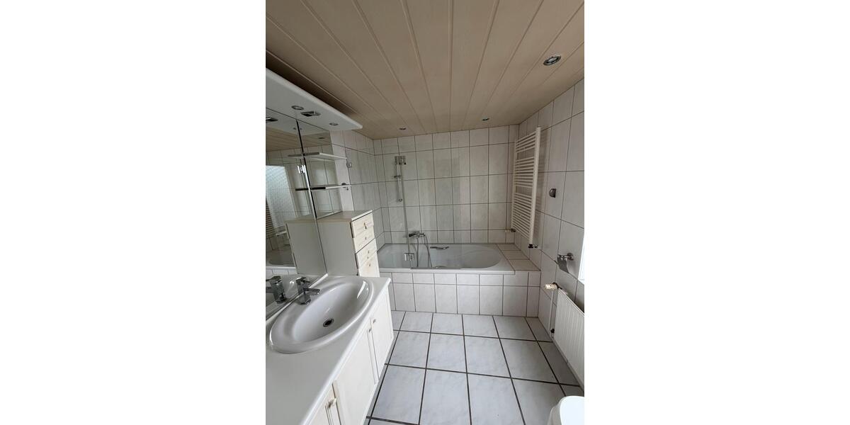 Etagenwohnung Langelsheim - 5.5 Zimmer, 135 m&sup2;, 1.000&euro; | Angebot:25225899