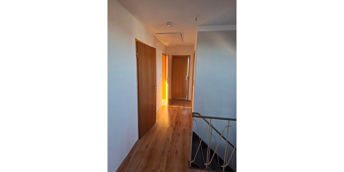 Dachgeschoßwohnung Söllingen ehem. Bahnhof Twieflingen - 3 Zimmer, 71 m&sup2;, 550&euro; | Angebot:25080277