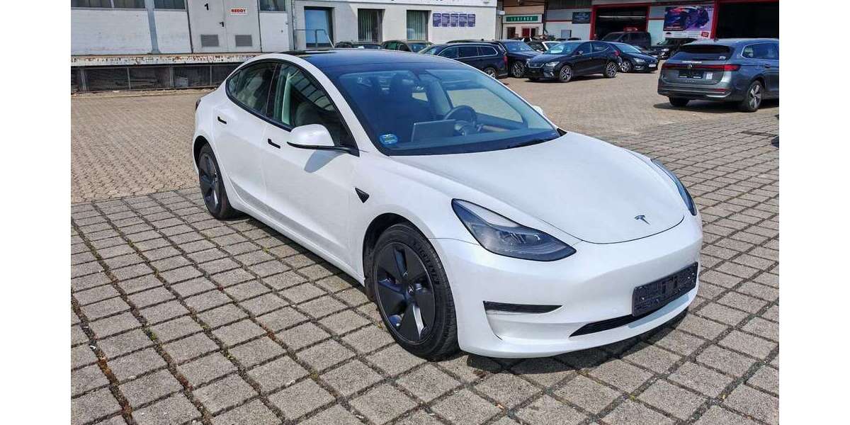 Tesla Model 3 103.224 km 25.970 &euro; Braunschweig 38112