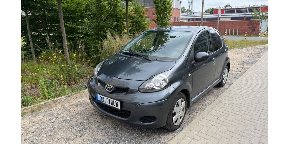 Toyota Aygo (X) 96.000 km 3.990 &euro; Braunschweig 38106