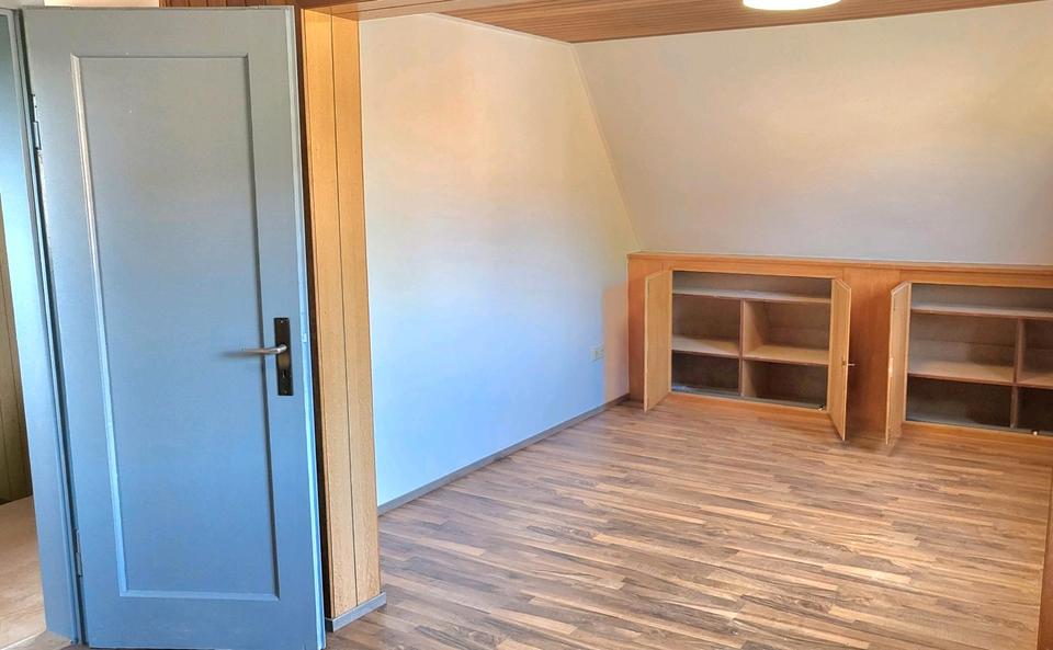 Einfamilienhaus Hillerse - 8 Zimmer, 220 m&sup2;, 1.400&euro; | Angebot:26523117