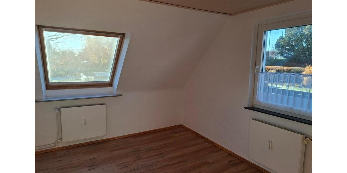 Dachgeschoßwohnung Söllingen ehem. Bahnhof Twieflingen - 3 Zimmer, 71 m&sup2;, 550&euro; | Angebot:25080277