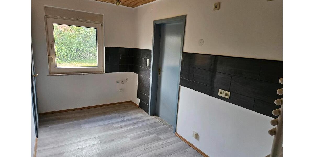 Einfamilienhaus Hillerse - 8 Zimmer, 220 m&sup2;, 1.400&euro; | Angebot:26635930