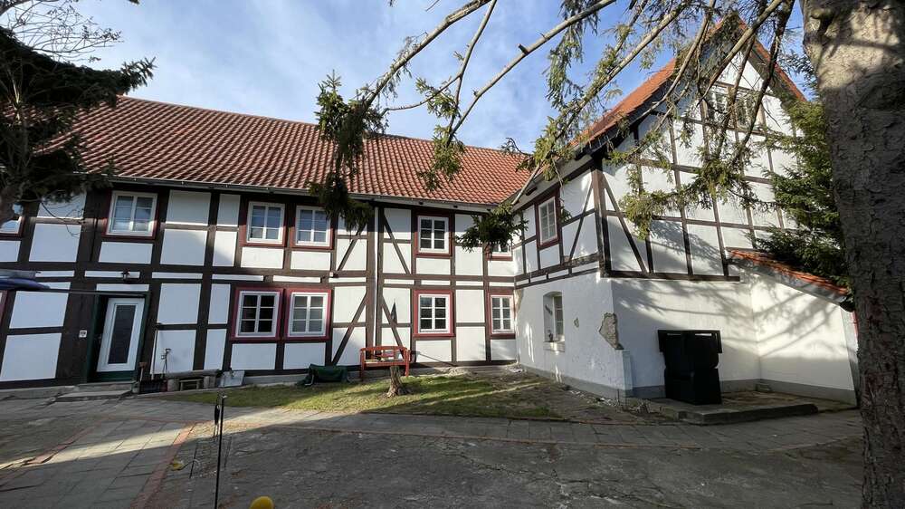 Einfamilienhaus Königslutter am Elm (OT Rottorf) - 15 Zimmer, 400 m&sup2;, 80.000&euro; | Angebot:25805366