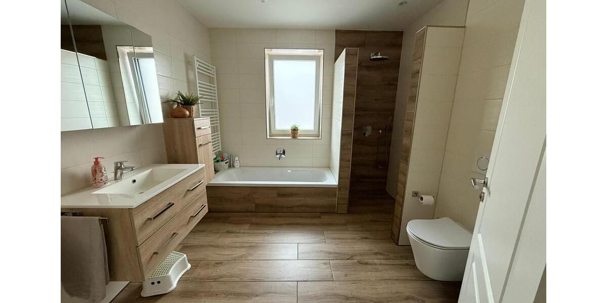 Einfamilienhaus Rötgesbüttel - 6 Zimmer, 180 m&sup2;, 600.000&euro; | Angebot:25235422