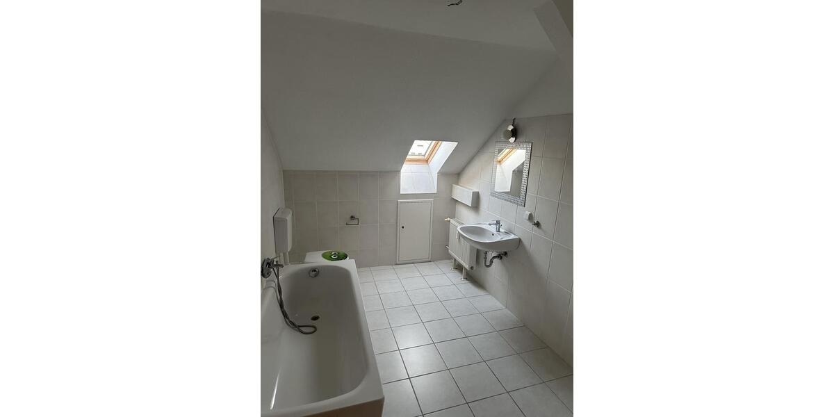 Dachgeschoßwohnung Braunschweig Nordstadt - 4 Zimmer, 120 m&sup2;, 1.200&euro; | Angebot:25783967