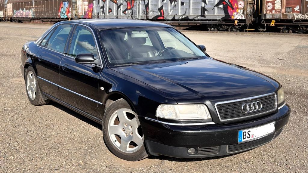 Audi A8 220.494 km 5.700 &euro; Braunschweig 38126