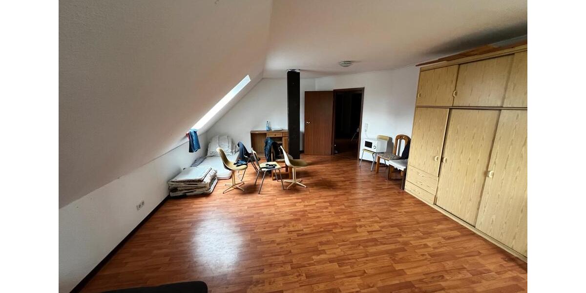 Dachgeschoßwohnung Salzgitter Ortschaft Nord - 8 Zimmer, 130 m&sup2;, 1.100&euro; | Angebot:26536399