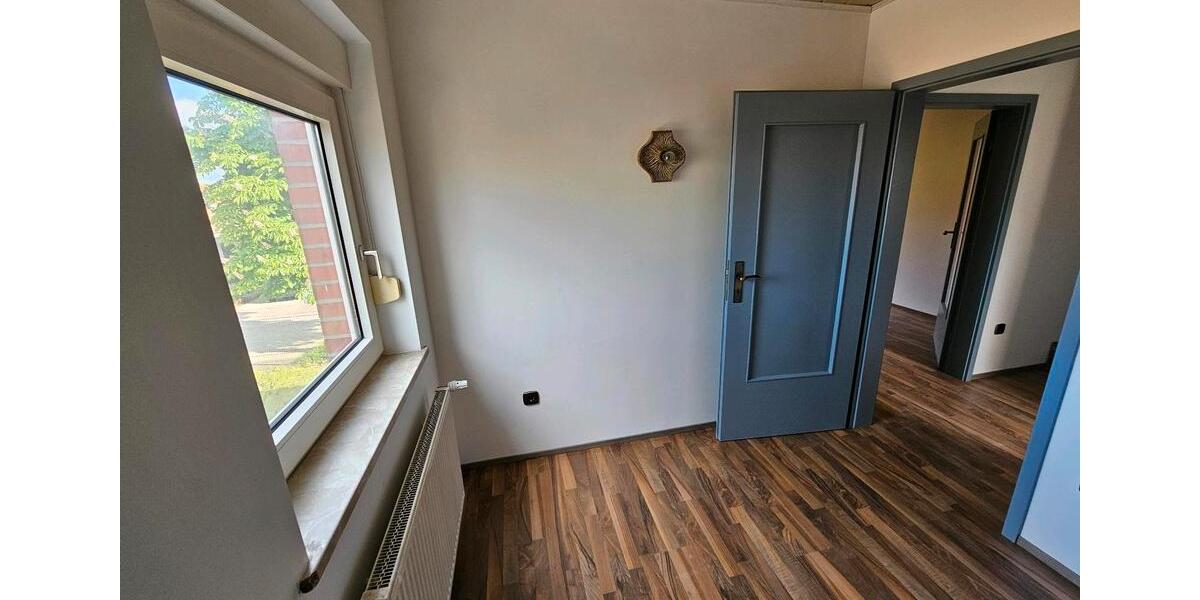 Einfamilienhaus Hillerse - 8 Zimmer, 220 m&sup2;, 1.400&euro; | Angebot:26635930