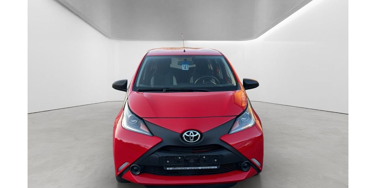 Toyota Aygo (X) 13.000 km 8.499 &euro; Goslar/Oker 38644