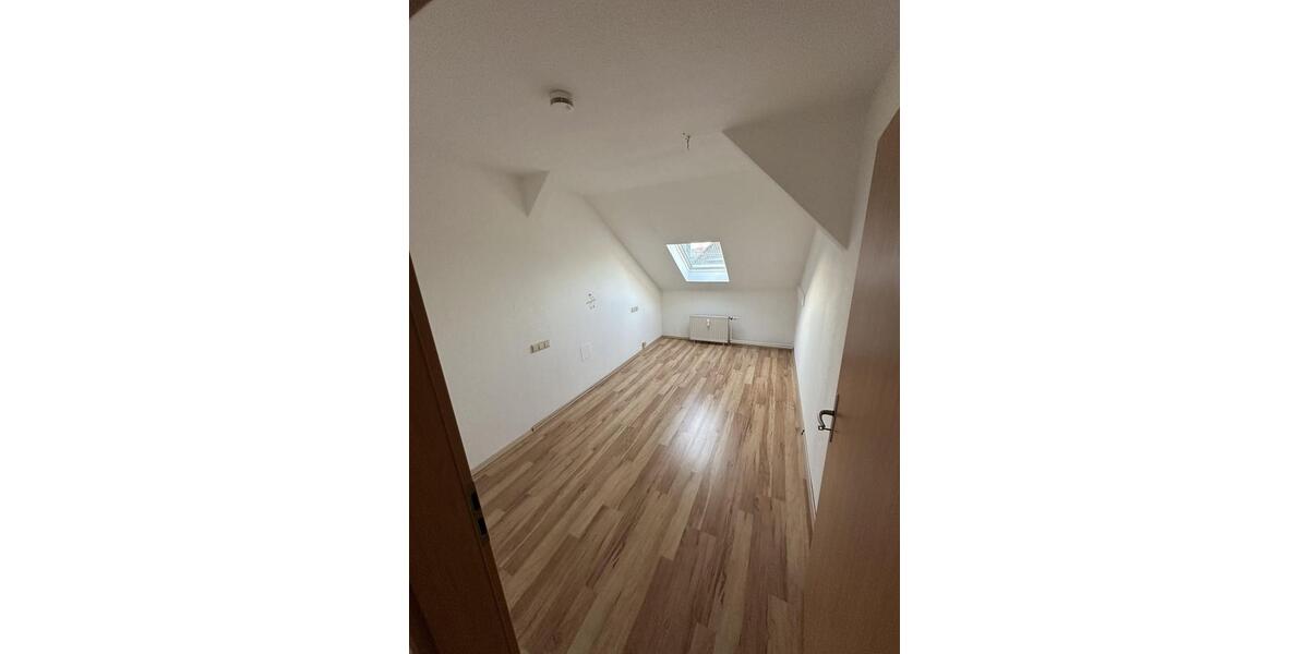 Dachgeschoßwohnung Braunschweig Nordstadt - 4 Zimmer, 120 m&sup2;, 1.200&euro; | Angebot:25783967