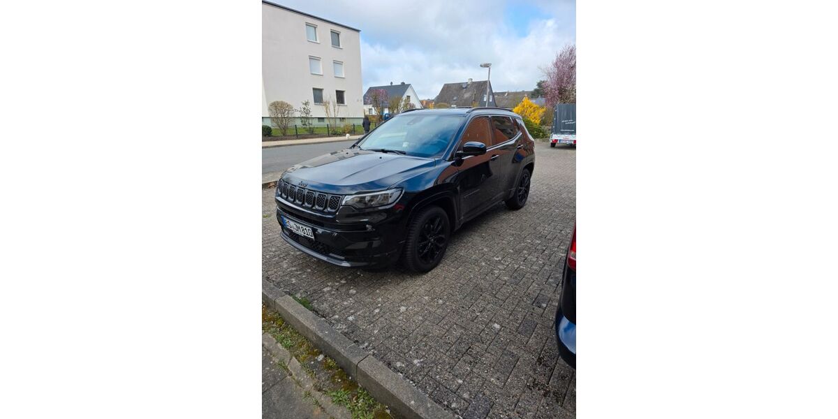 Jeep Compass 62.500 km 21.300 &euro; Braunschweig 38108