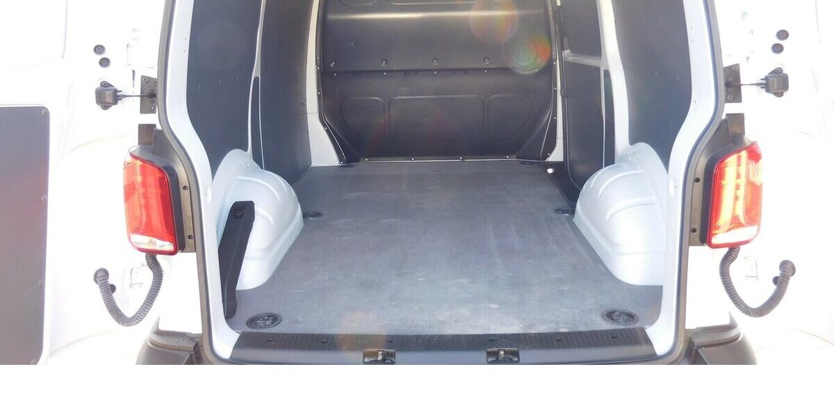 VW T6.1 Transporter 2.0 TDI BMT 3Sitze Navi Klima 30.000 km 28.990 &euro; Vordorf 38533