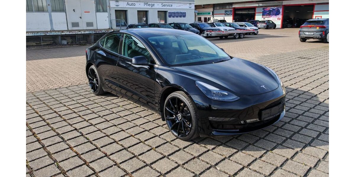 Tesla Model 3 36.143 km 31.970 &euro; Braunschweig 38112